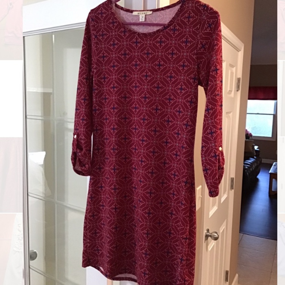 Francesca’s Form Fitting Dress💜